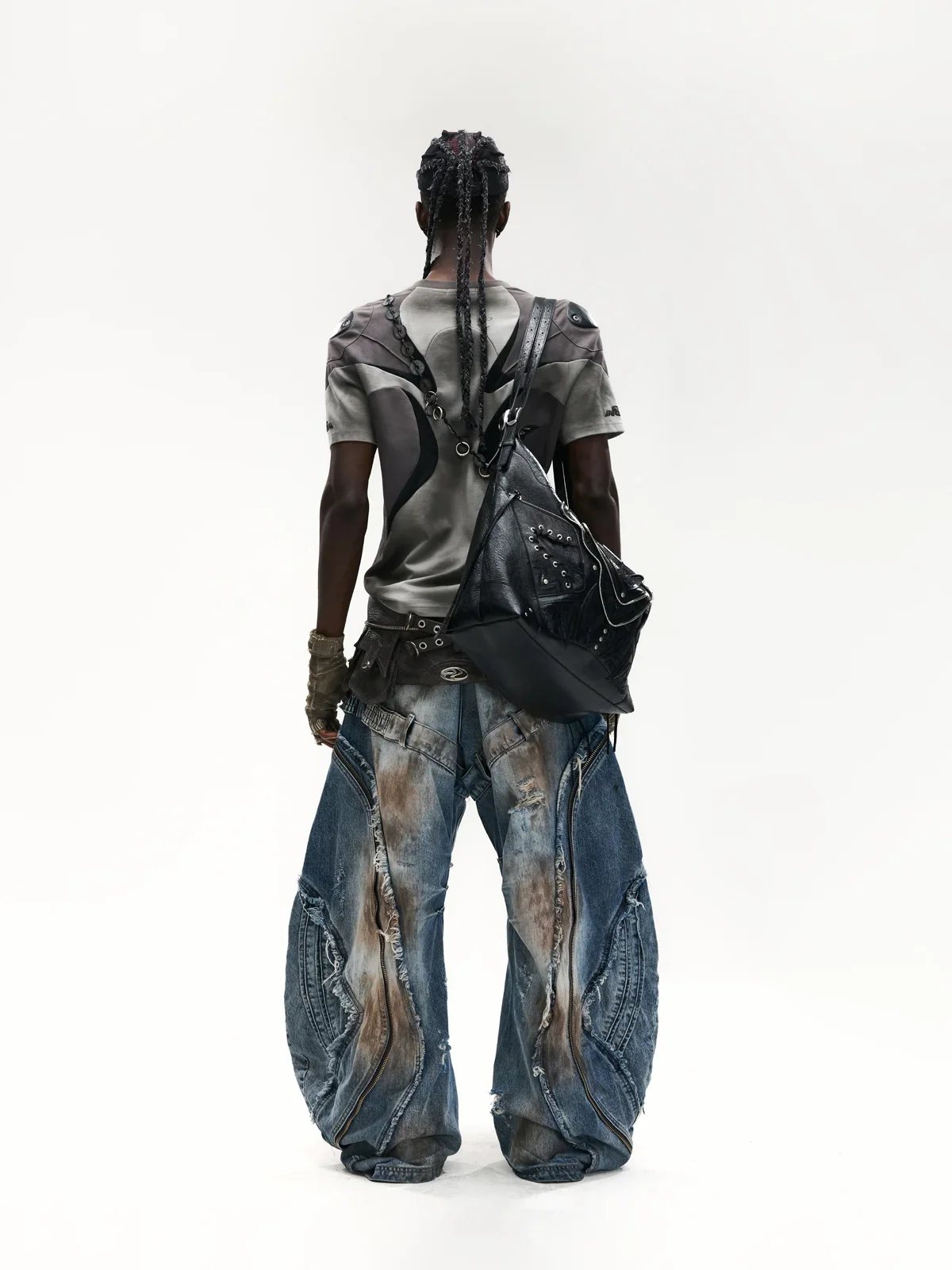 Curved Blade Pleated Jeans with Distressed Wash - Image 11