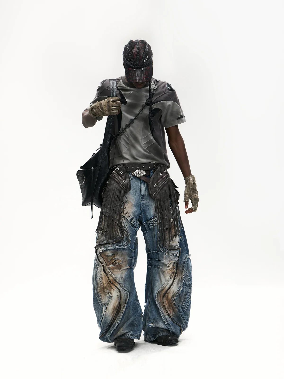 Curved Blade Pleated Jeans with Distressed Wash - Image 13