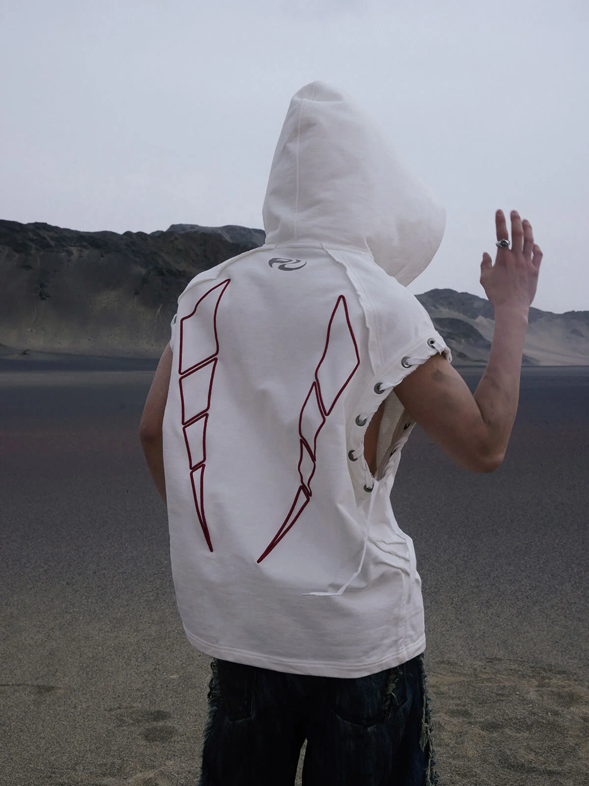 Personsoul Button Collar Hooded Sleeveless Sweatshirt - Image 3