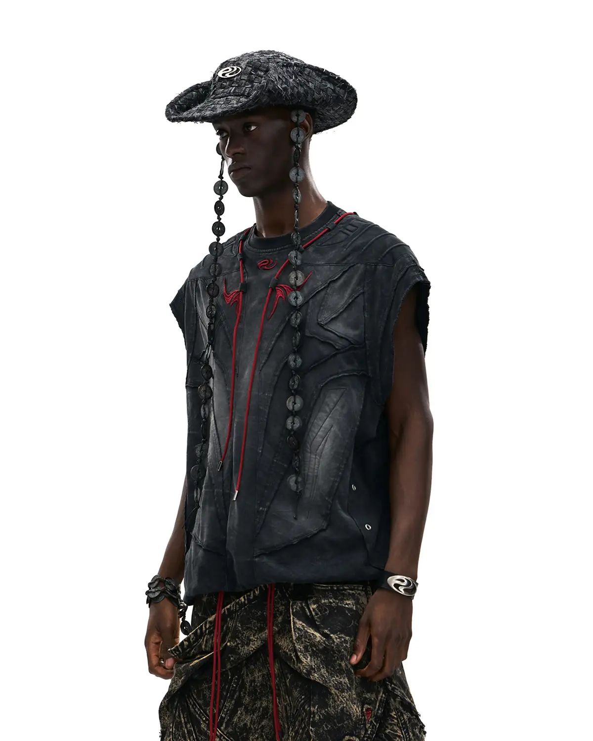Personsoul Deconstructed Contrasting Embroidery Sleeveless T-Shirt Black - Image 2