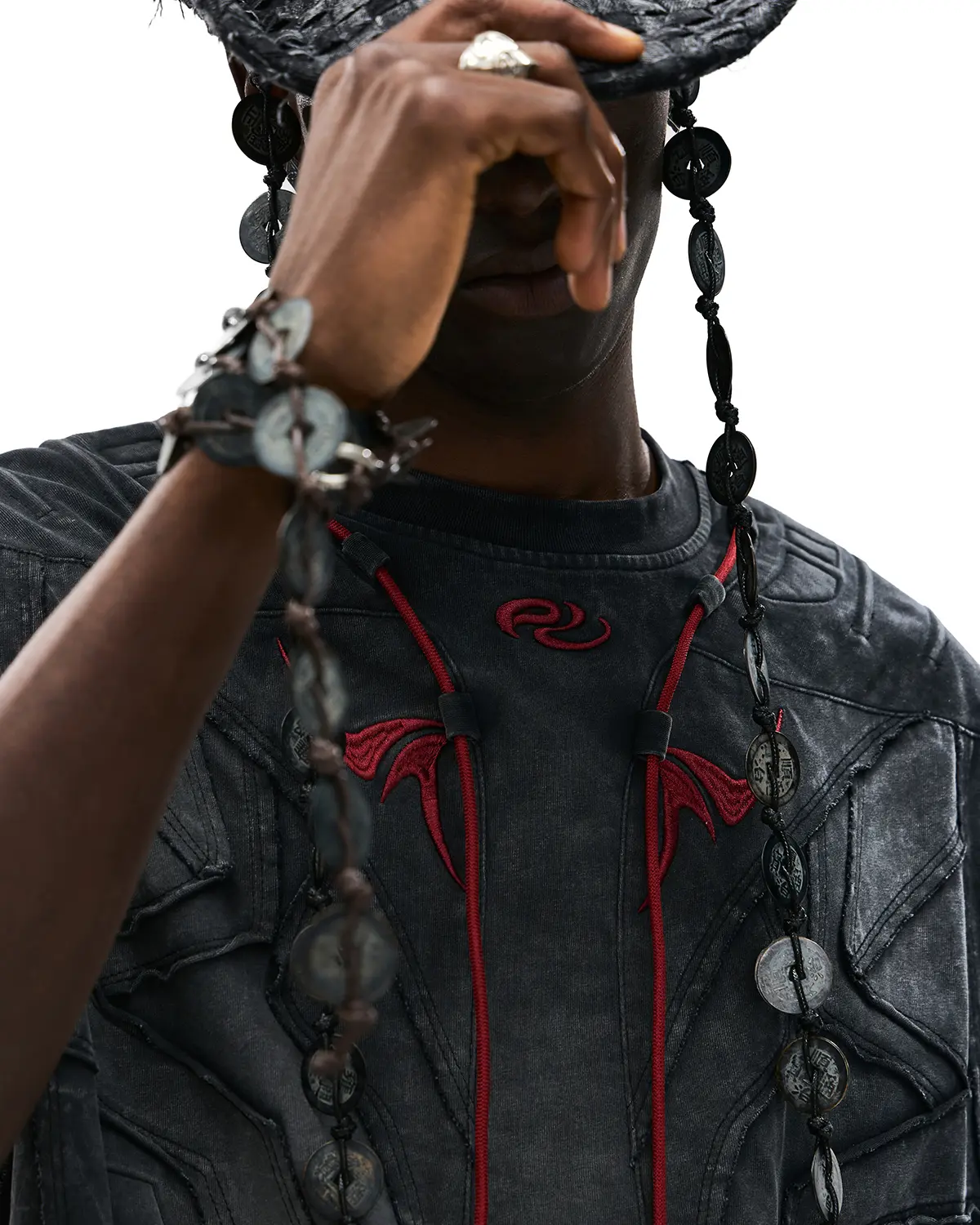 Personsoul Deconstructed Contrasting Embroidery Sleeveless T-Shirt Black - Image 5
