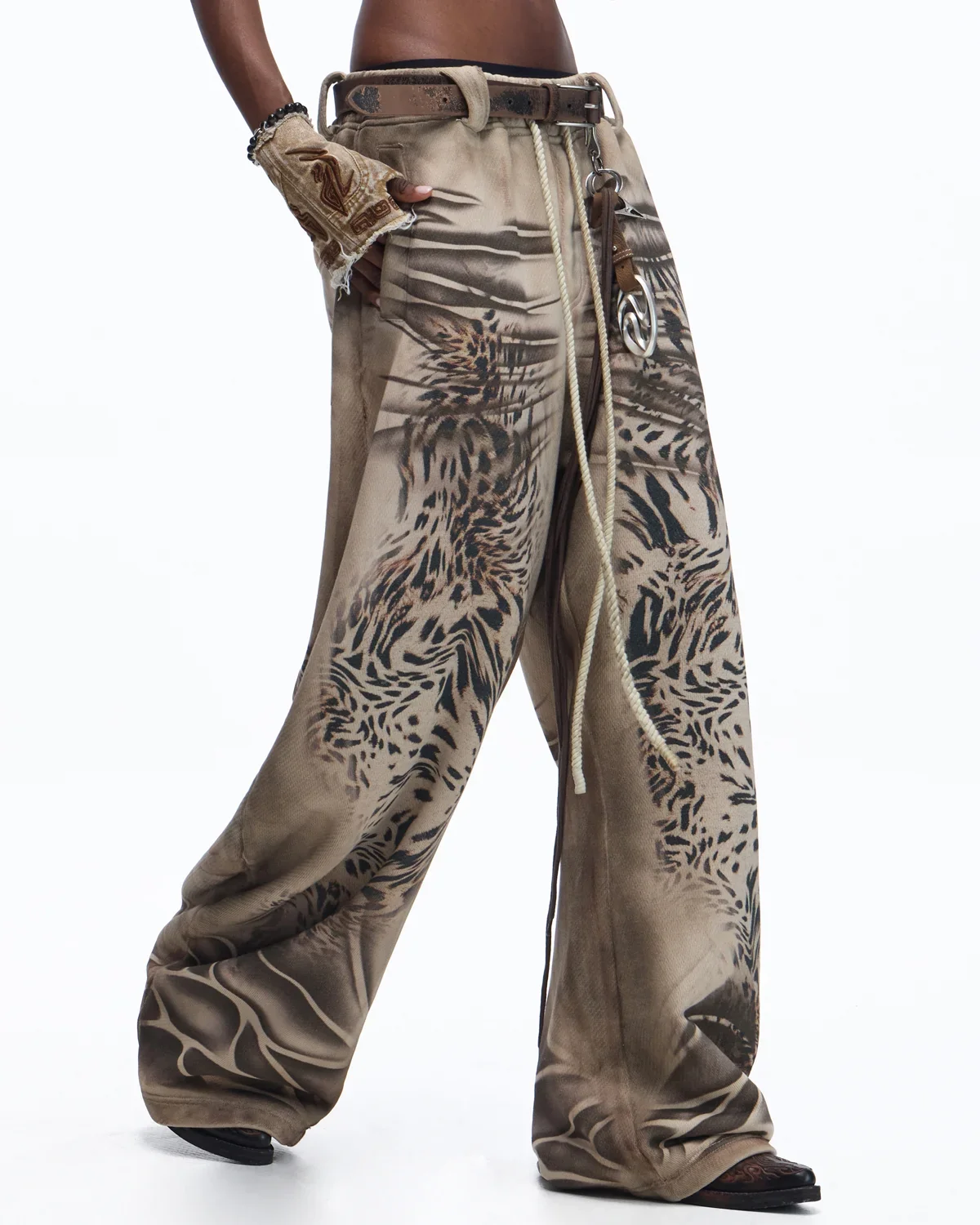 Personsoul Distressed Tiger-Pattern Totem Sweatpants - Image 4