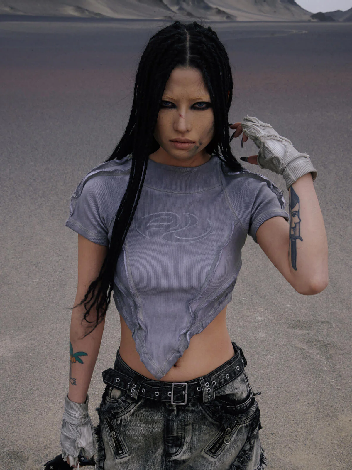 Personsoul Grey V-hem Slim Crop Top - Image 4