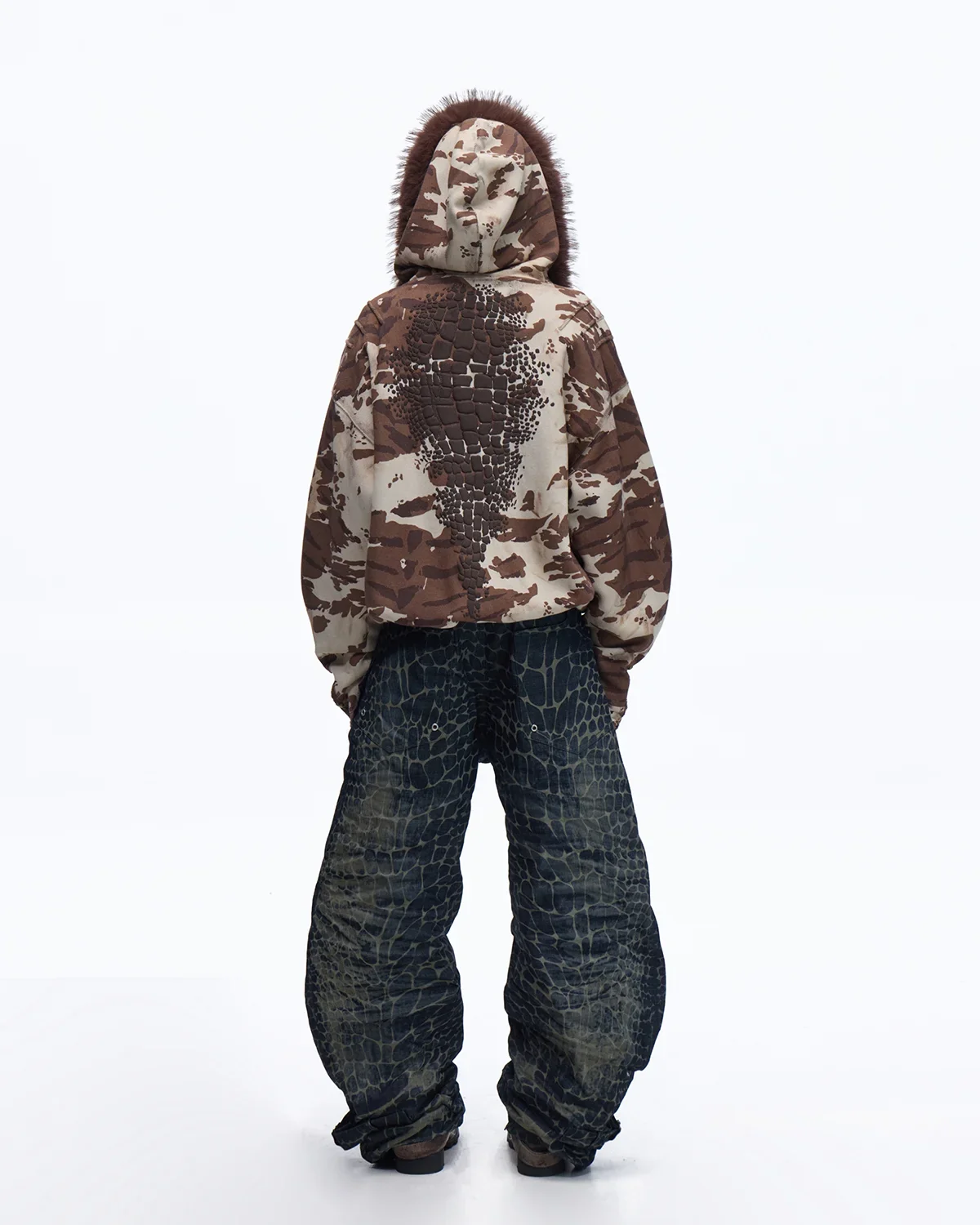 Personsoul Laser-Etched Crocodile-Patterned Raw Denim Curved Jeans - Image 13