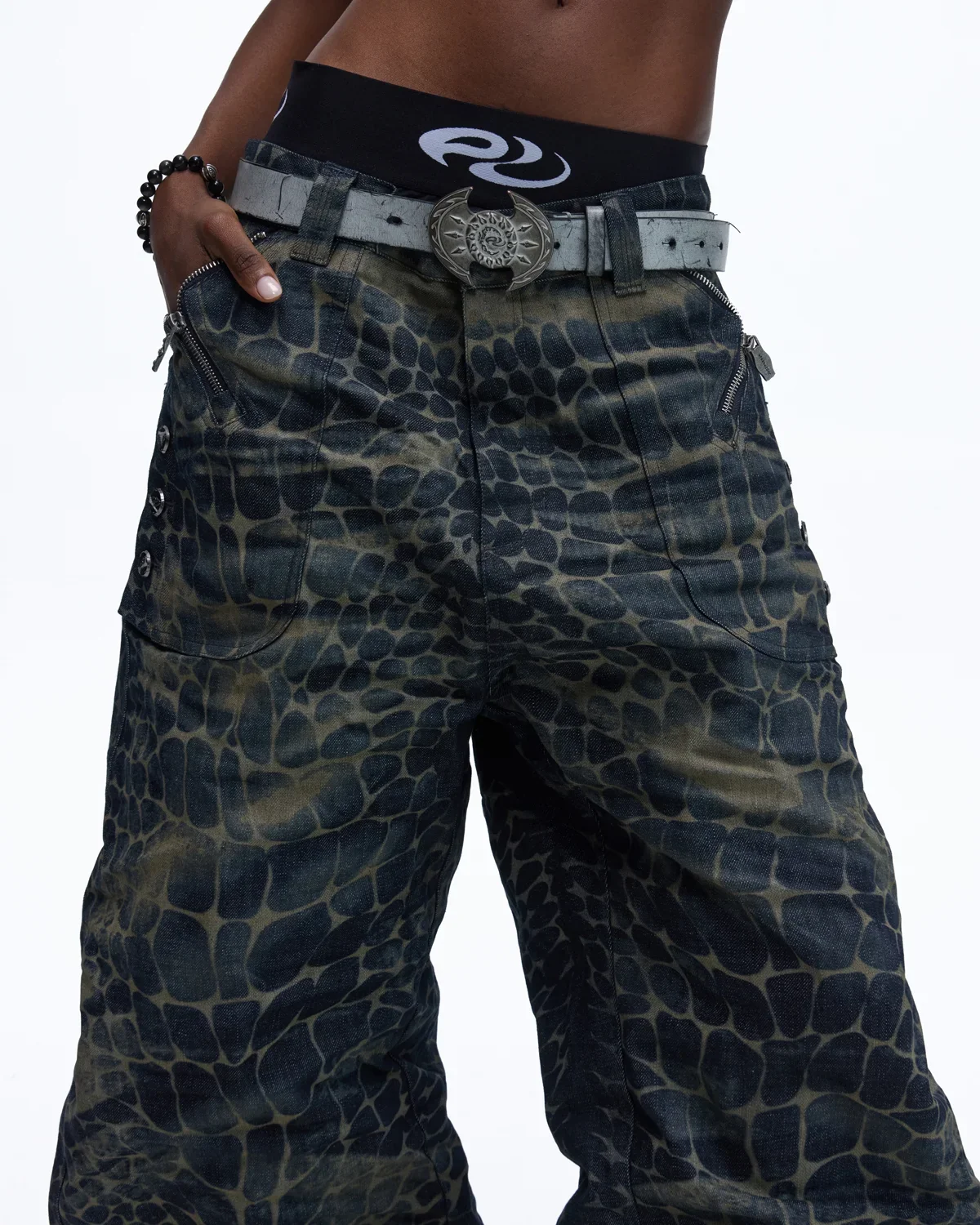 Personsoul Laser-Etched Crocodile-Patterned Raw Denim Curved Jeans - Image 3