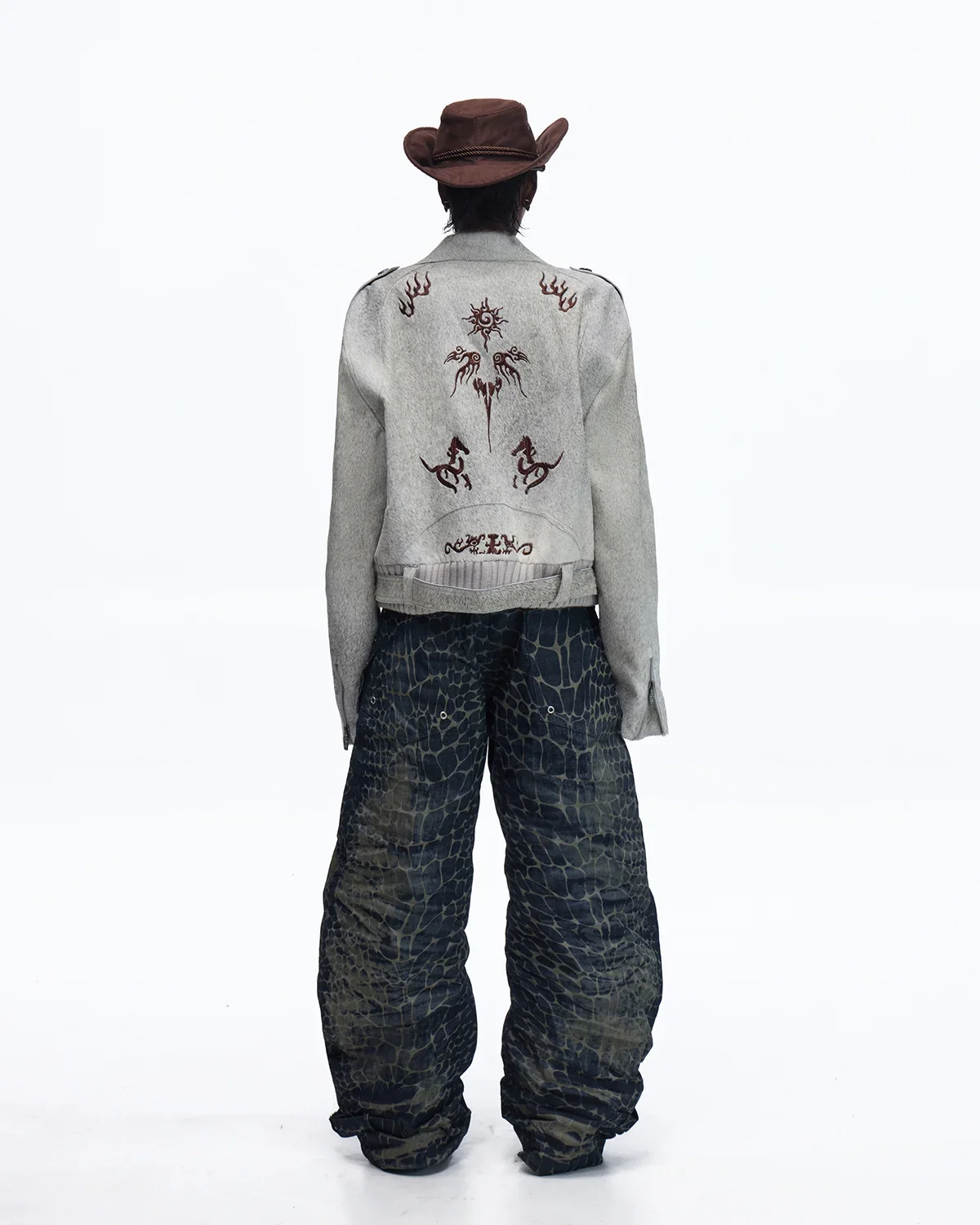 Personsoul Laser-Etched Crocodile-Patterned Raw Denim Curved Jeans - Image 9