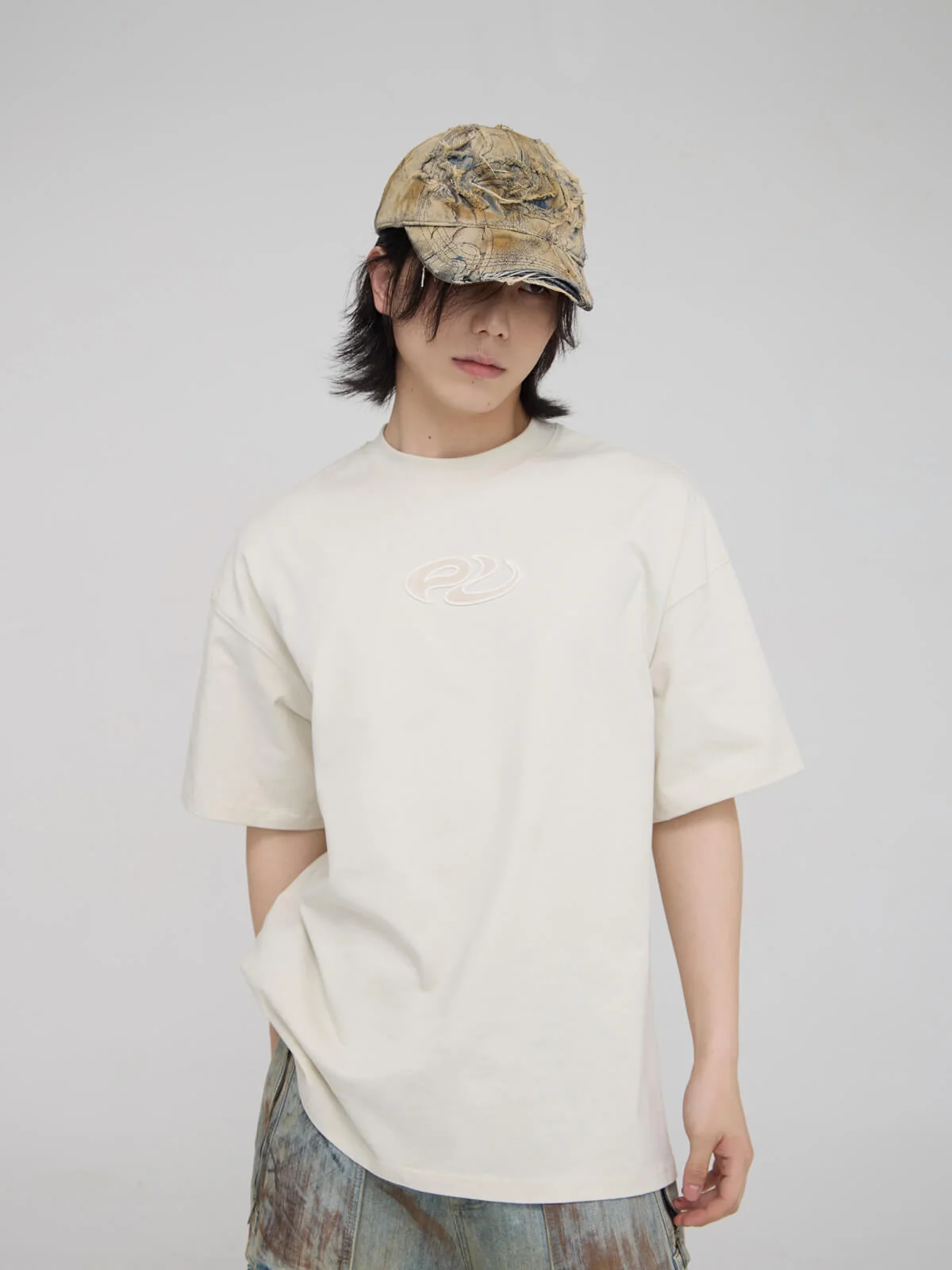 Personsoul Logo Embroidered Basic T-shirt - Image 11