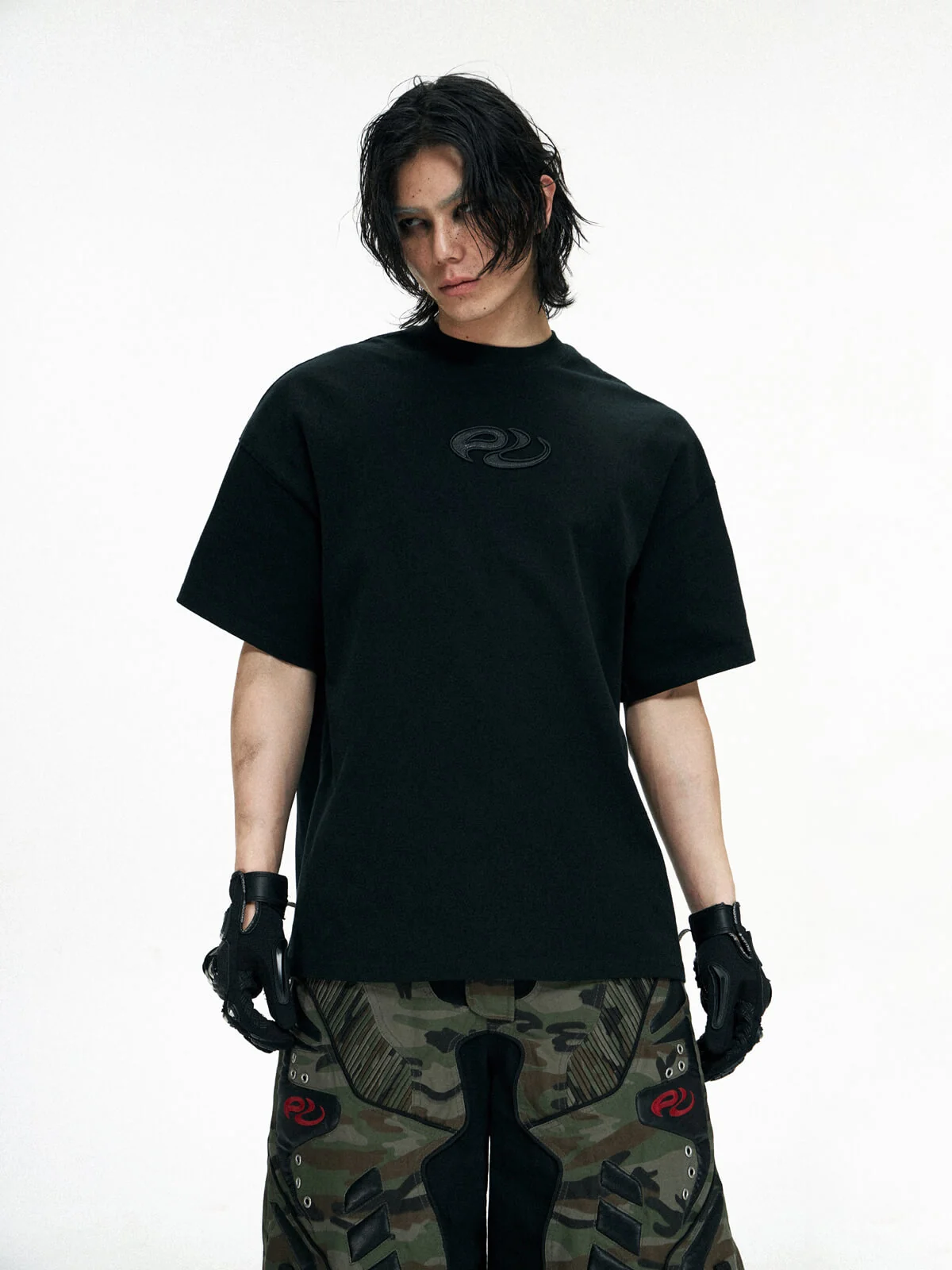 Personsoul Logo Embroidered Basic T-shirt - Image 12