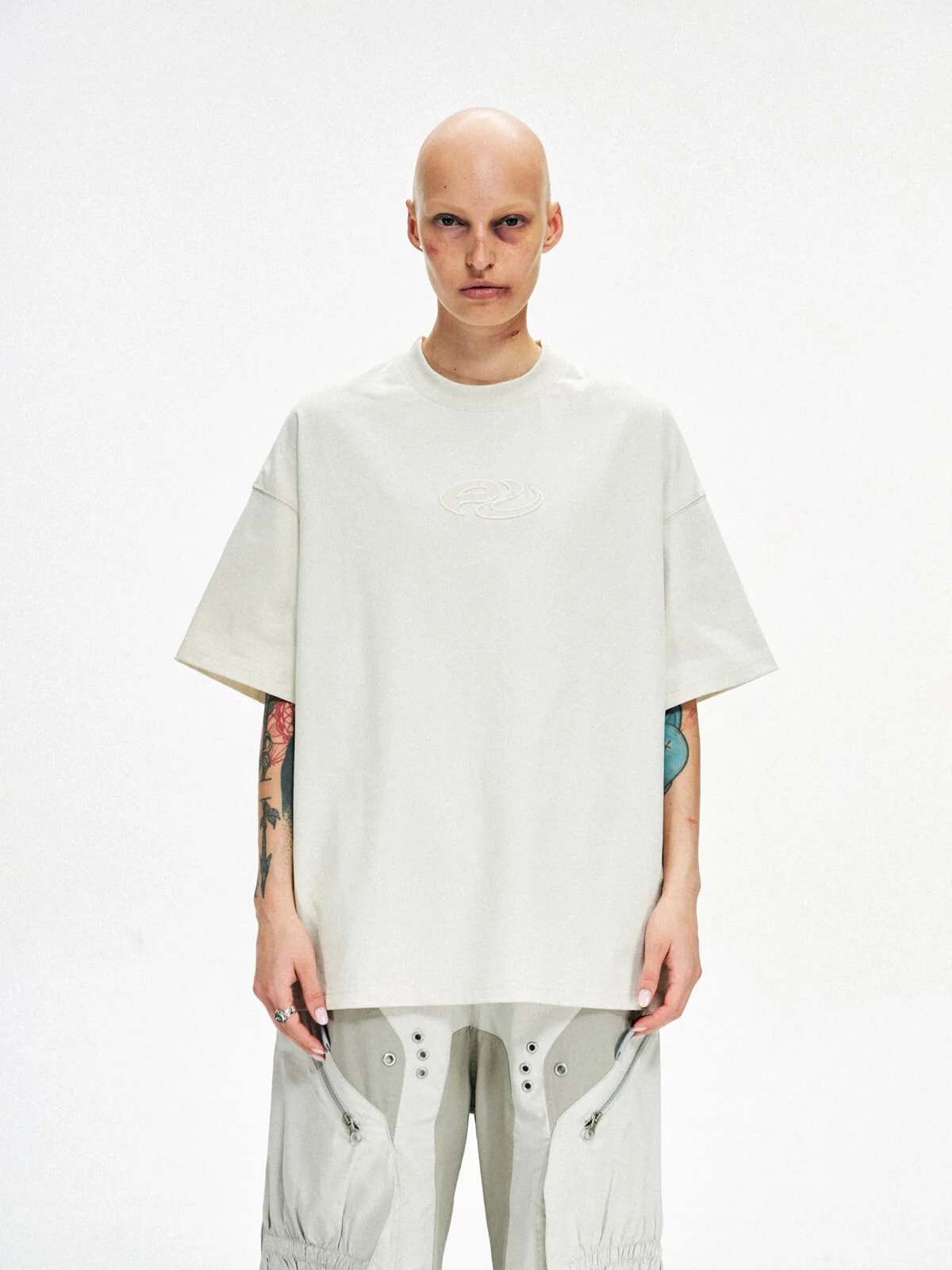 Personsoul Logo Embroidered Basic T-shirt - Image 15